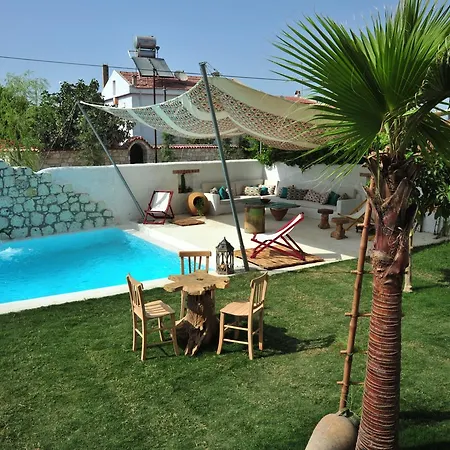 Hotel B House *