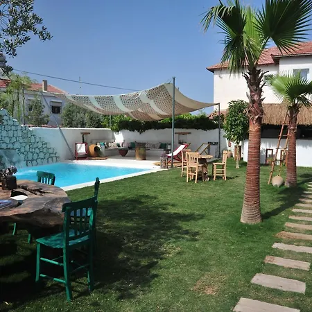 B House Hotel *