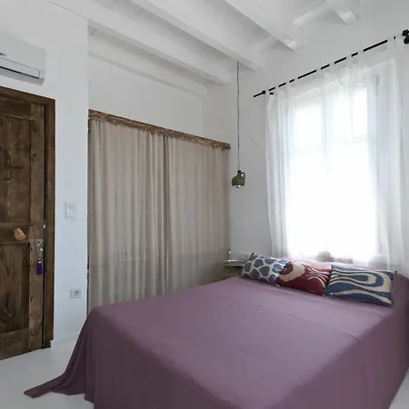 B House Hotel *